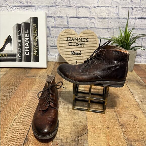 Bed Stu leather chukka boots size 10.5 with flaws